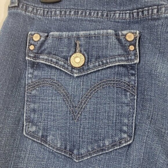 Levis‎ Cropped Jeans Cuffed Blue Flap Button Pockets Womens Size 10 EUC - Picture 5 of 11